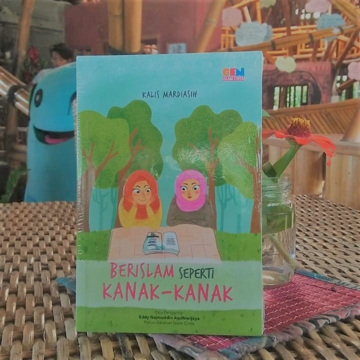 Menjadi Muslim yang Gembira dan Tak Mudah Curiga