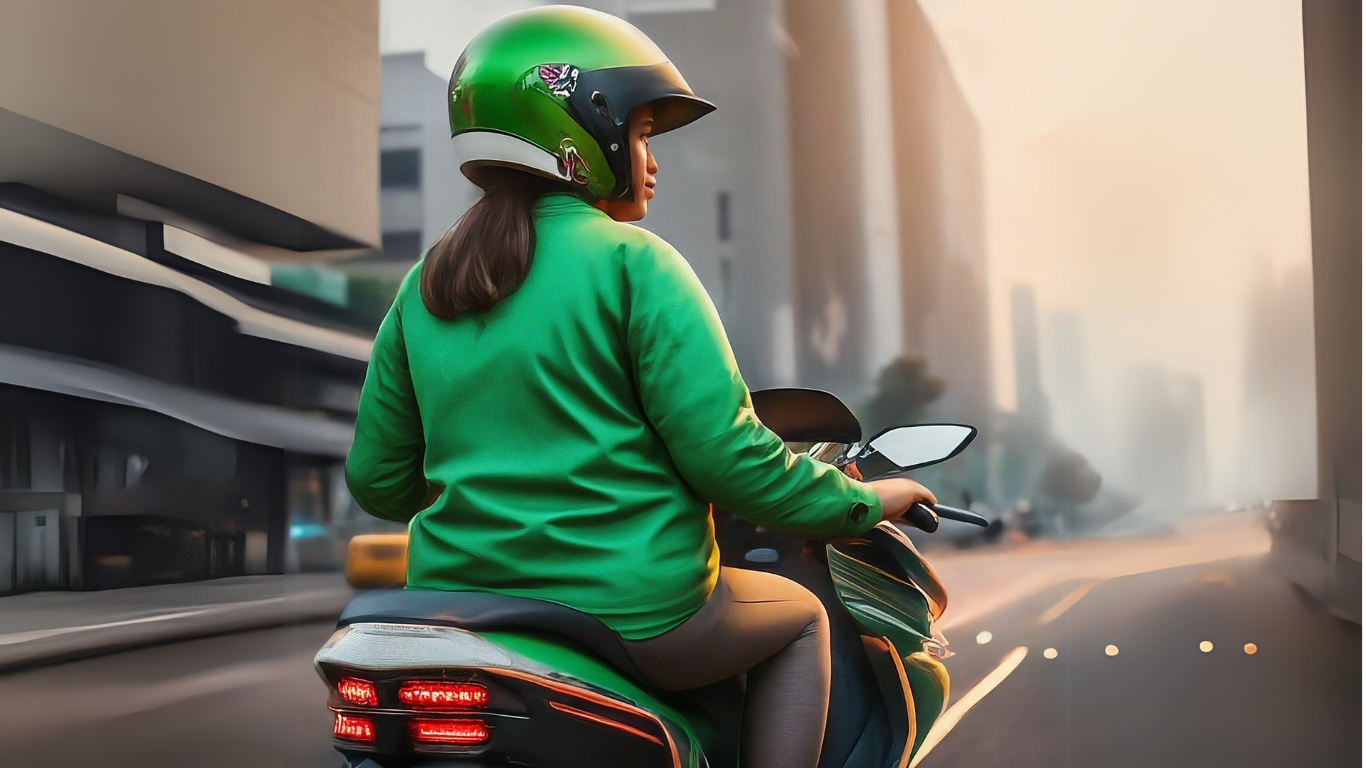 Ojek Perempuan Di Pintu Keluar Stasiun