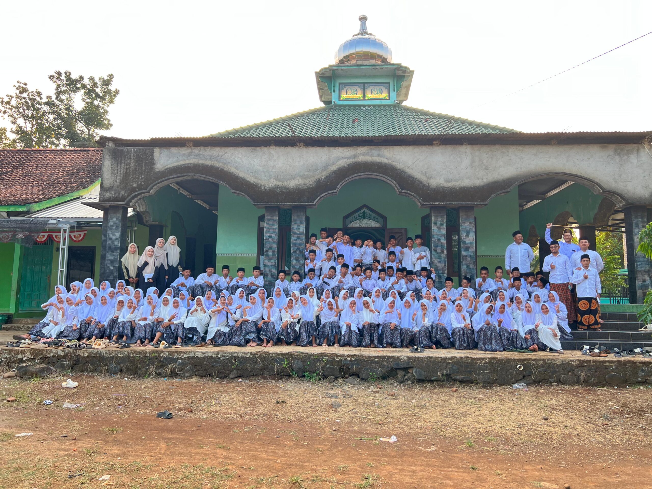 Perkuat Karakter Siswa, MTs Asysyafi’iyah Gelar Mabit