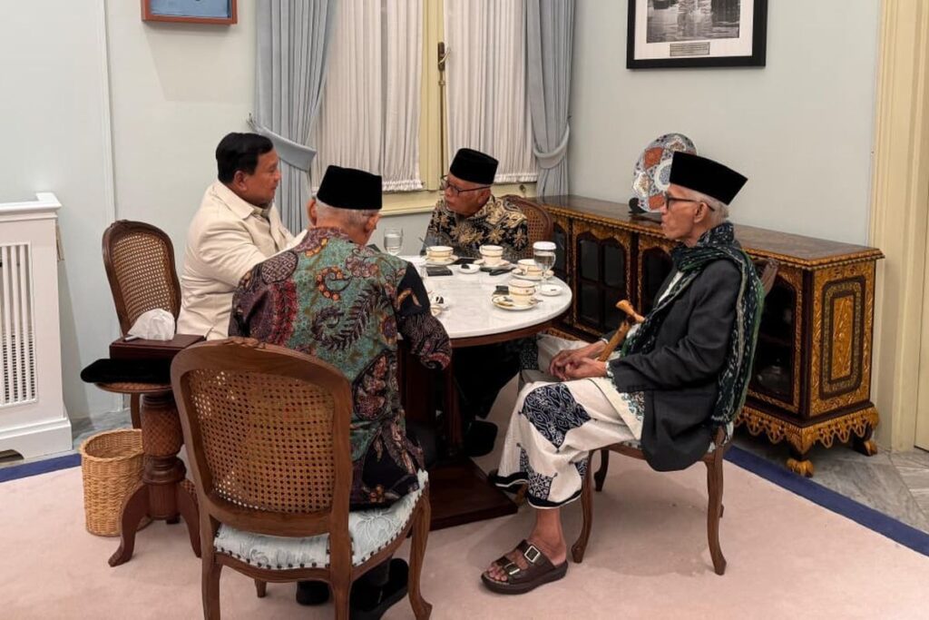 Apa yang Keliru Ketika Ulama Menjadi Tamu Tetap Istana?