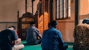 Menjadi Muslim Tenanan (Bag. IV): Salat Jumat Tak Lagi Agung