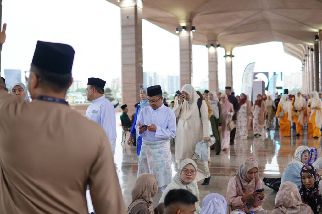 Menilik Wajah Islam di Negeri Jiran