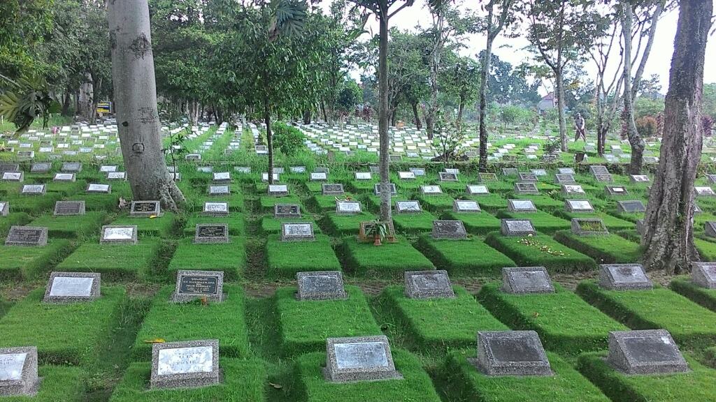 Mengapa Makam Tak Lagi Terasa Menyeramkan Saat Kita Kehilangan?