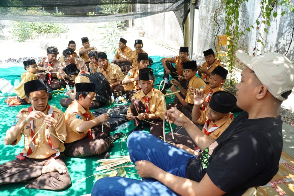 Fun Games di Festival Jagat: Medium Edukasi Ekologi dan Toleransi bagi Santri Seblak