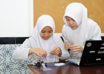 Jihad Digital: Mengapa Santri Butuh Ngaji Sekaligus Literasi Media?